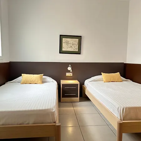 Agi Drugstore Apartamento Roses